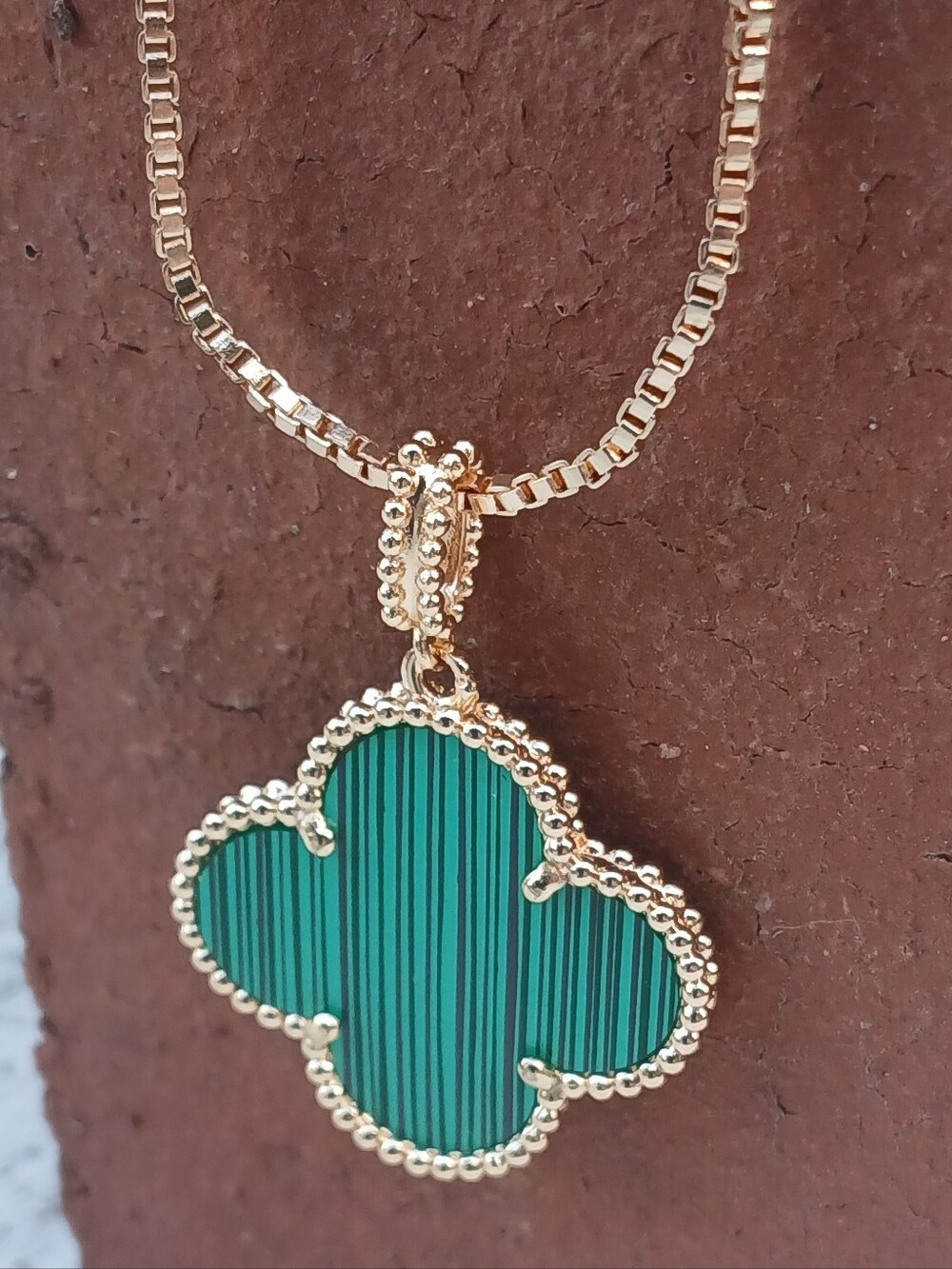 Beautiful 18 K Gold Filled Quadrafoil Imitation Malachite Pendant Necklace